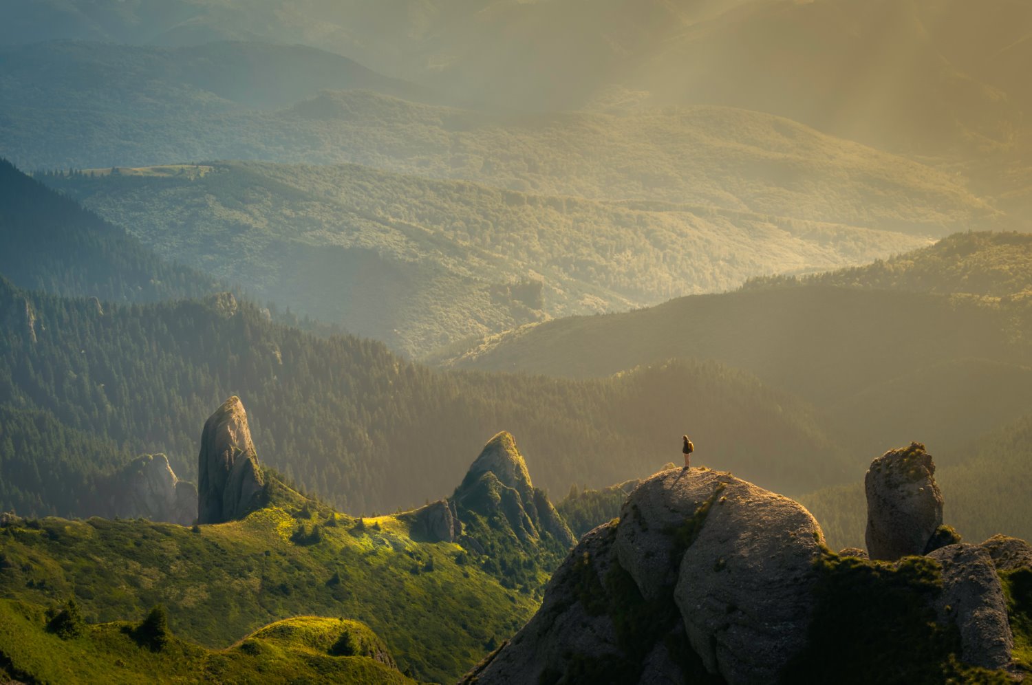 » Eye 4 Photography travel photography tips person on a rock with sunbeams