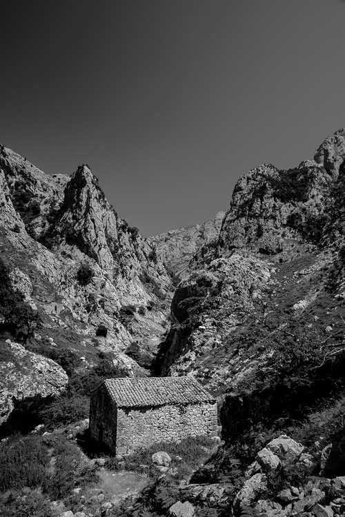 How to find the best landscape photo locations
