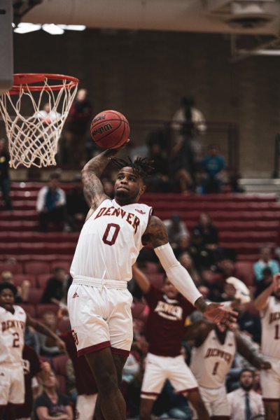 » Eye 4 Photography man dunking a basketball