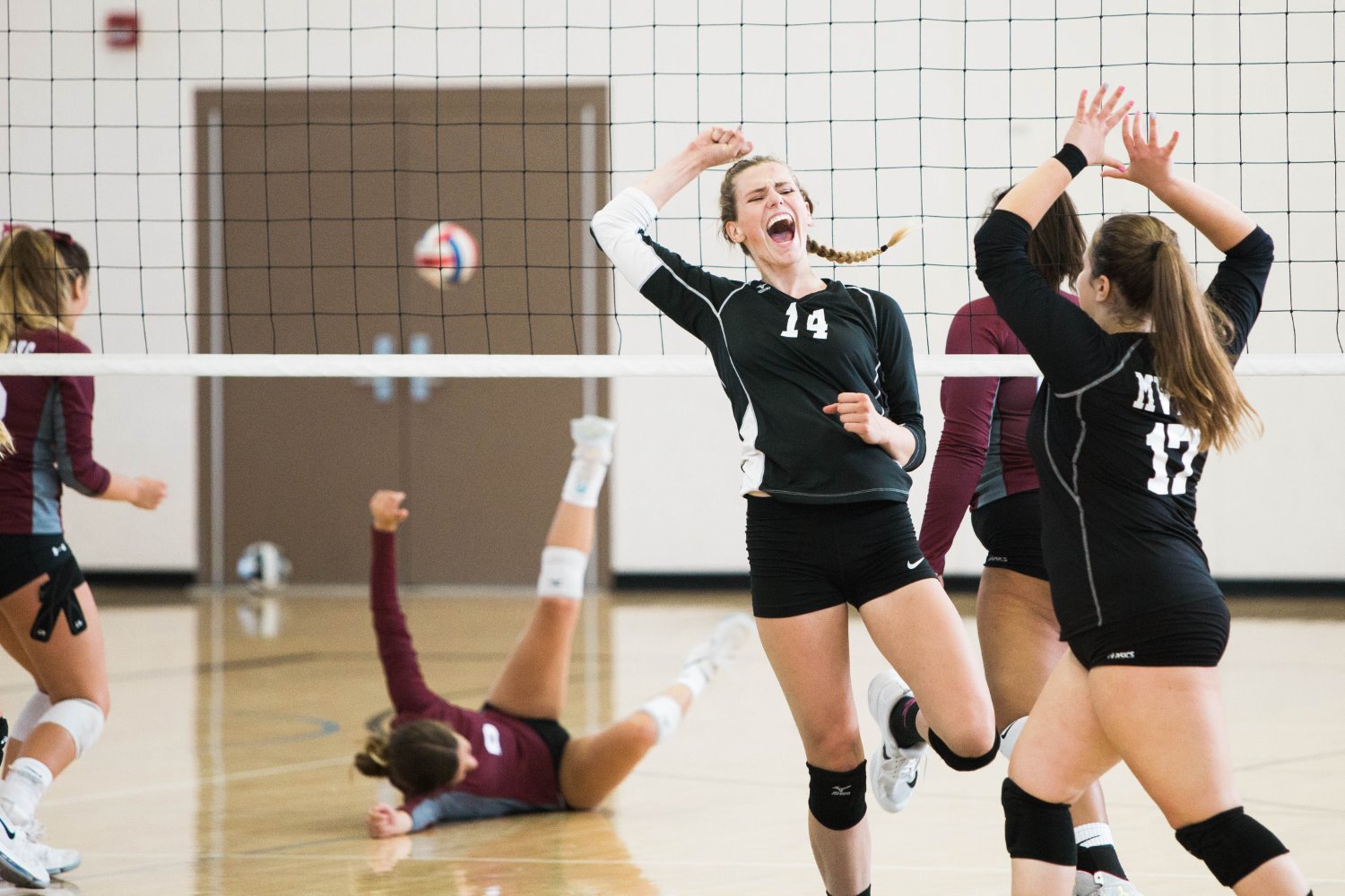 » Eye 4 Photography volleyball players celebrating