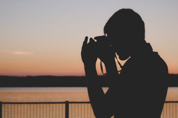 6 Tips for Epic Low-Light Photos Without a Tripod