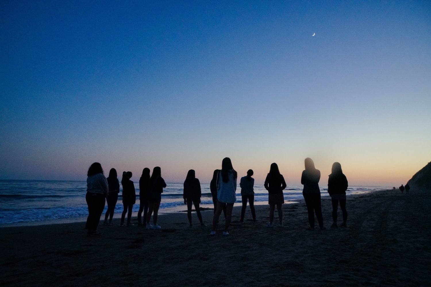 » Eye 4 Photography silhouette of people on a beach