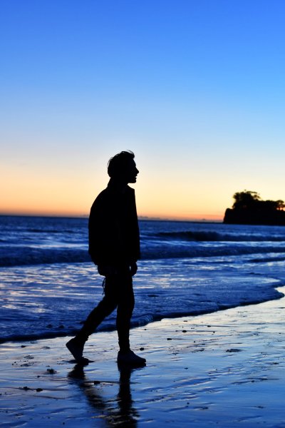 » Eye 4 Photography silhouette of a man on a beach