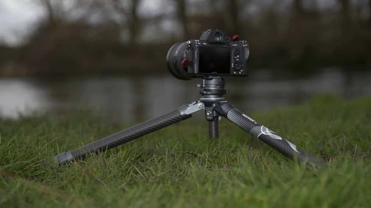 » Eye 4 Photography NEEWER TP62 lowered to ground level