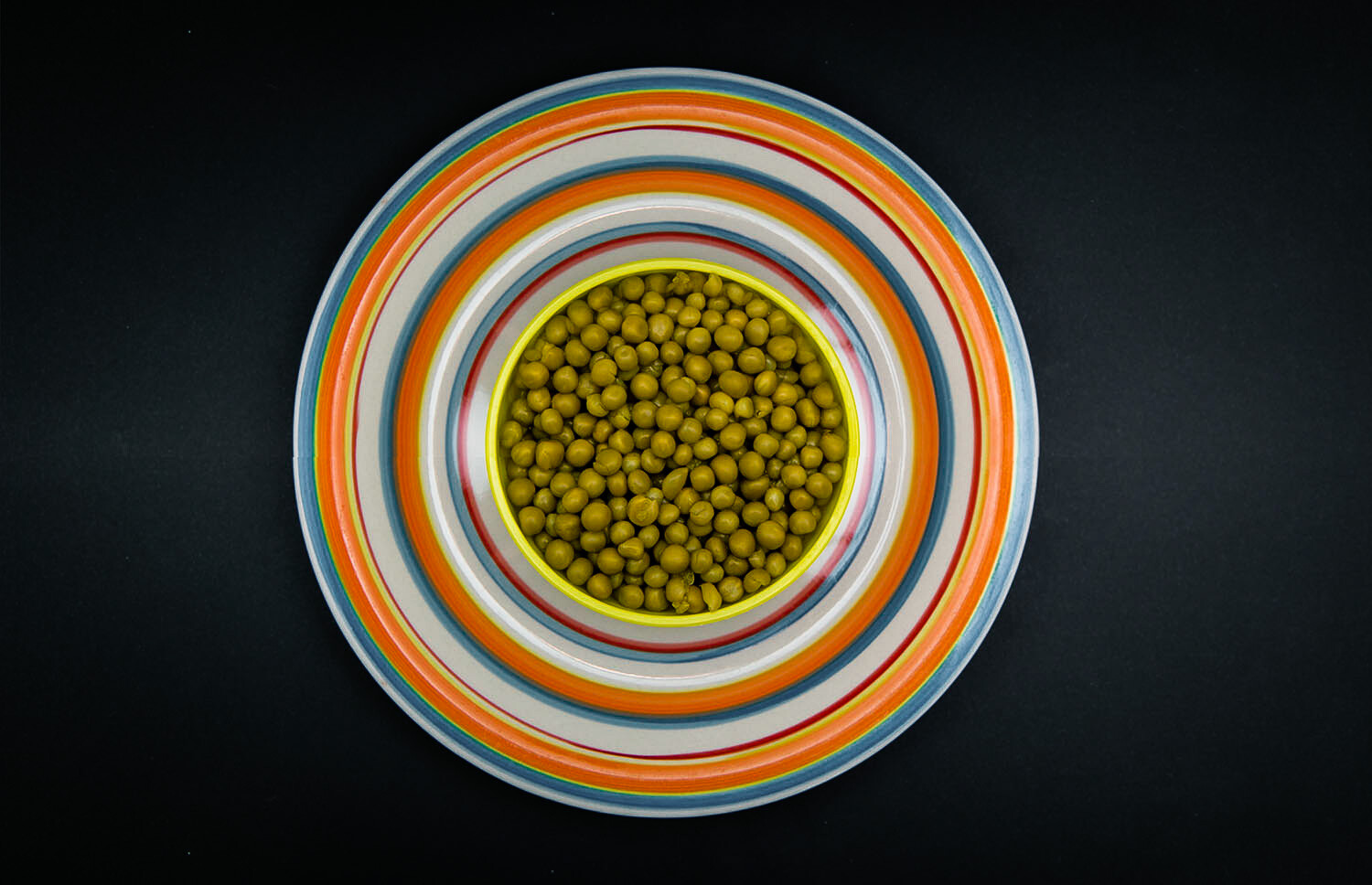 » Eye 4 Photography dish of peas on a table