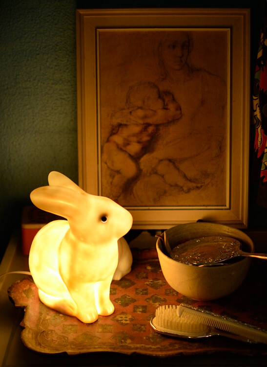 » Eye 4 Photography found still life arrangement bedside table