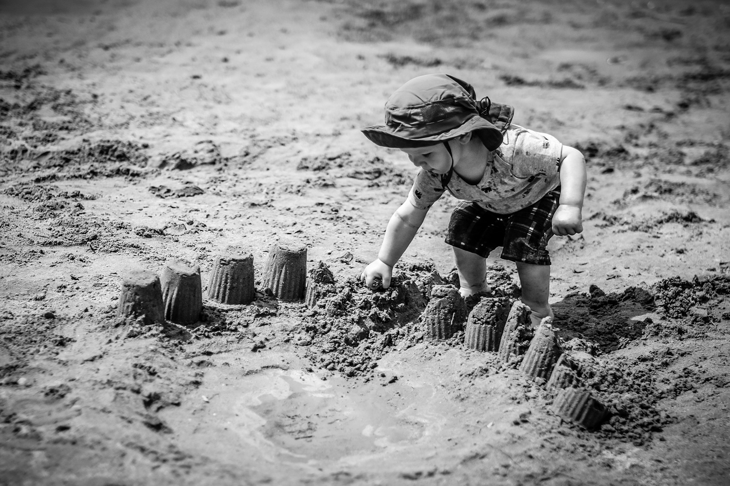 » Eye 4 Photography child building sandcastles