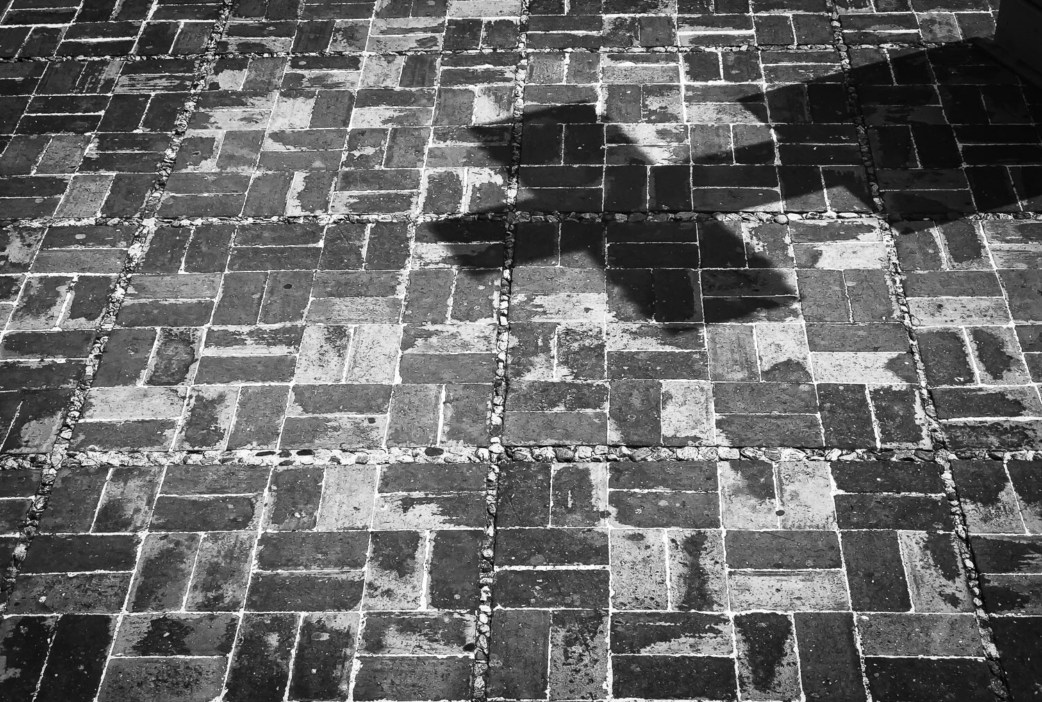 » Eye 4 Photography cross on the bricks negative space