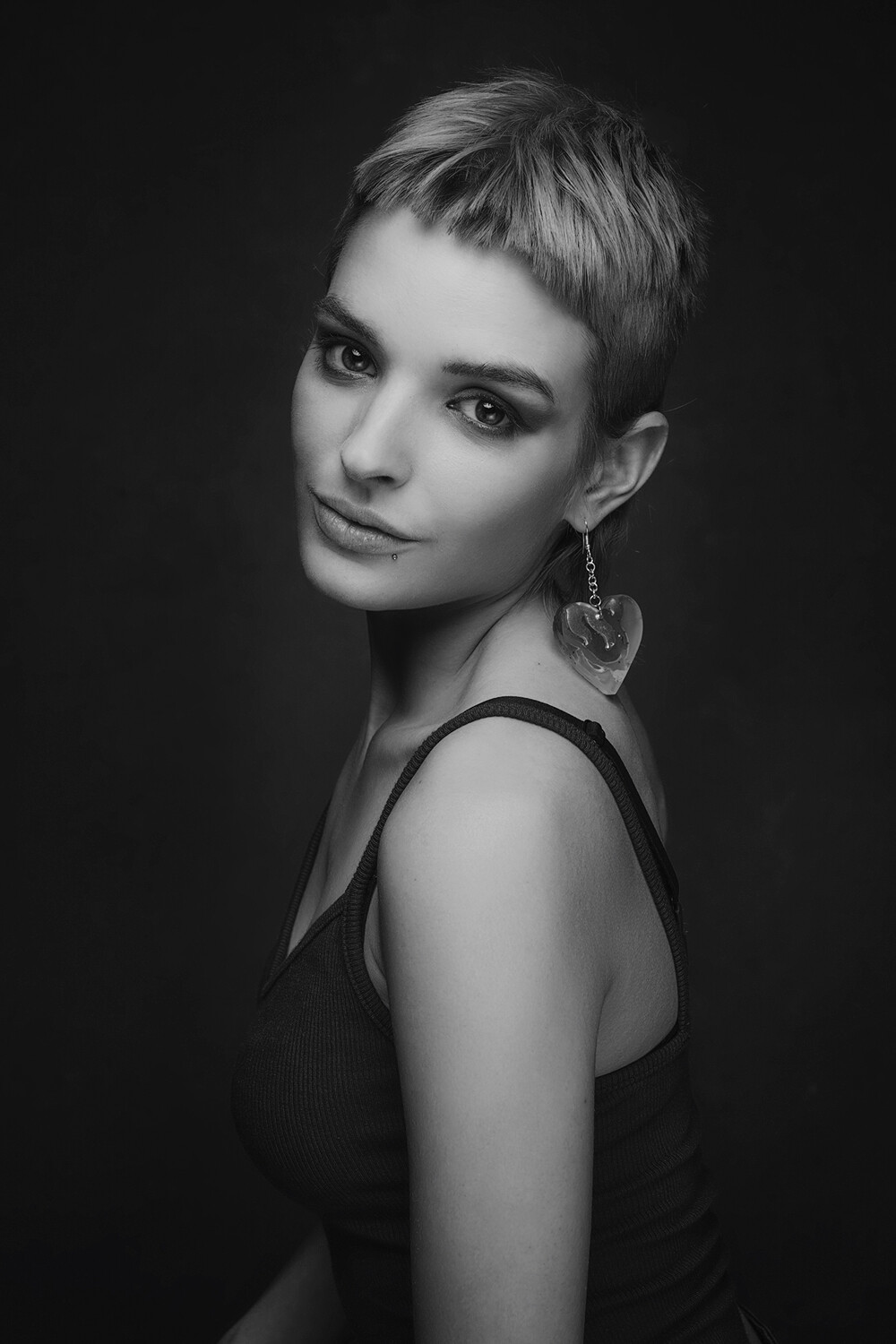 » Eye 4 Photography black and white headshot of a woman