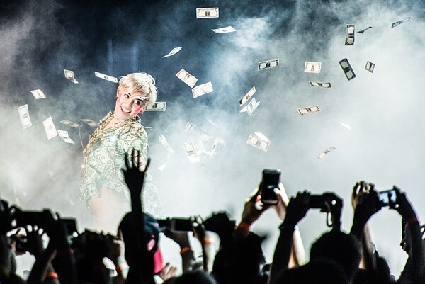 Miley Cyrus Concert photography settings