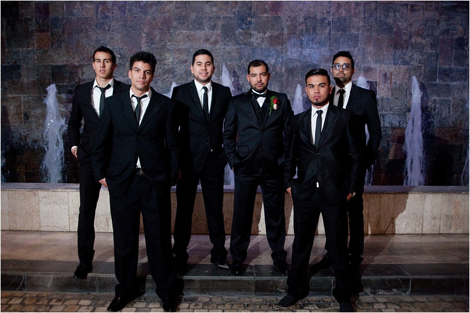 » Eye 4 Photography How to Pose Grooms and Groomsmen Effectively
