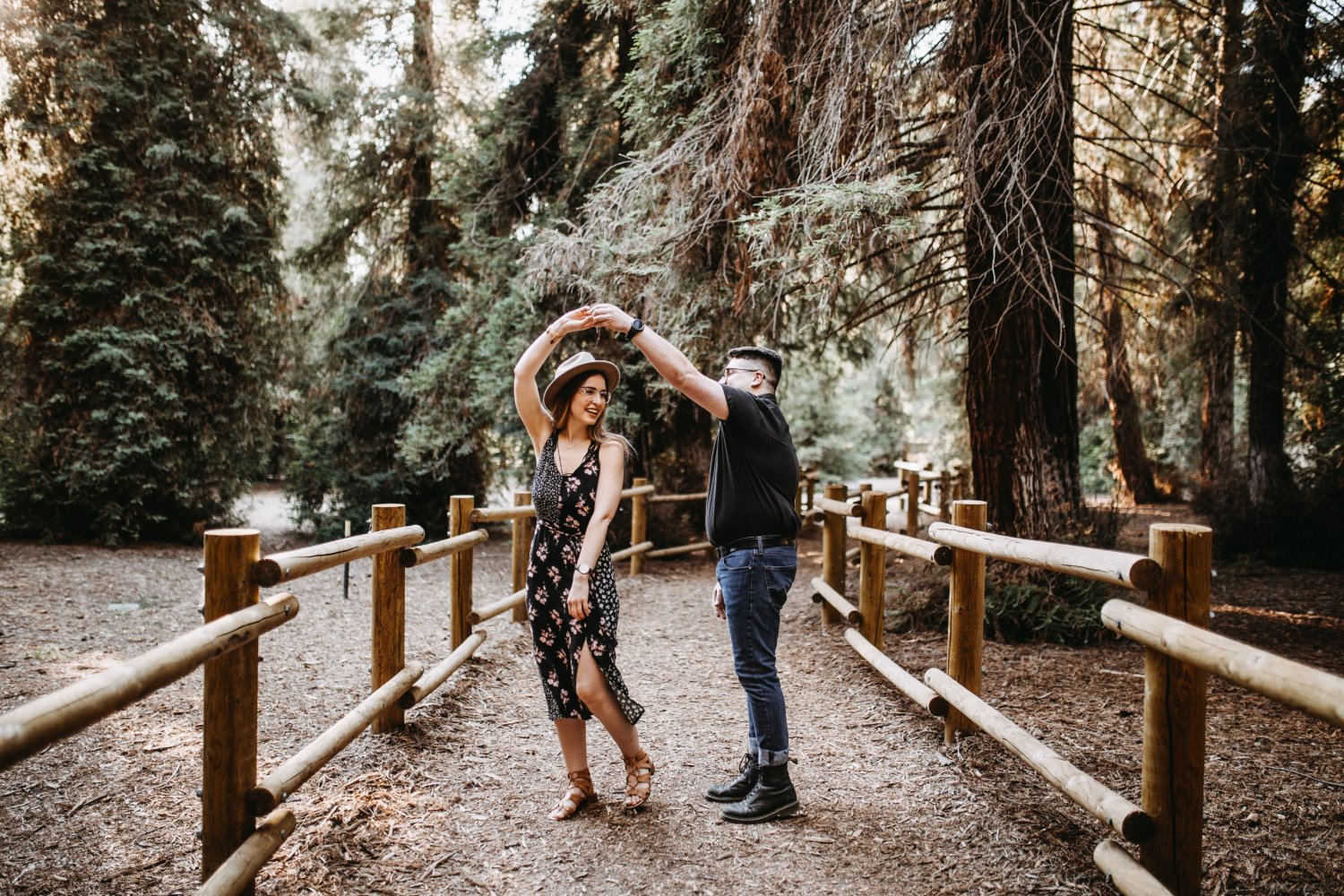 » Eye 4 Photography candid photography tips man and woman dancing