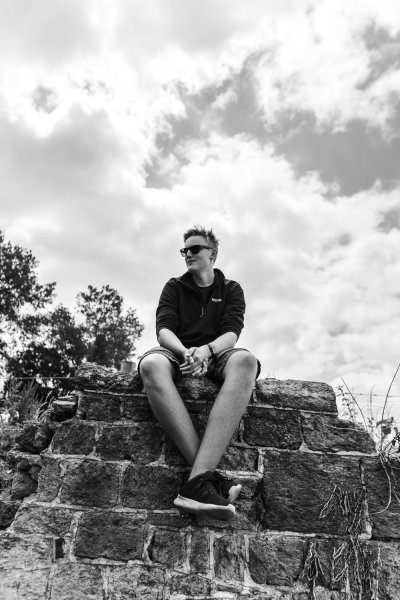 » Eye 4 Photography man sitting on top of some bricks Candid photography tips and examples